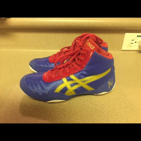 kids asics wrestling shoes